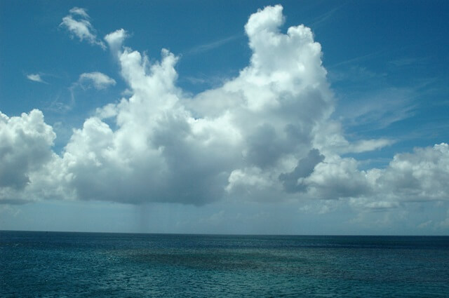 海と雲